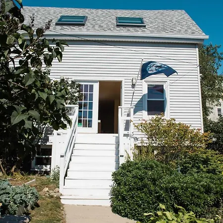 A Peaceful Oasis On Munjoy Hill - 4Br2Ba House & Parking Guest House